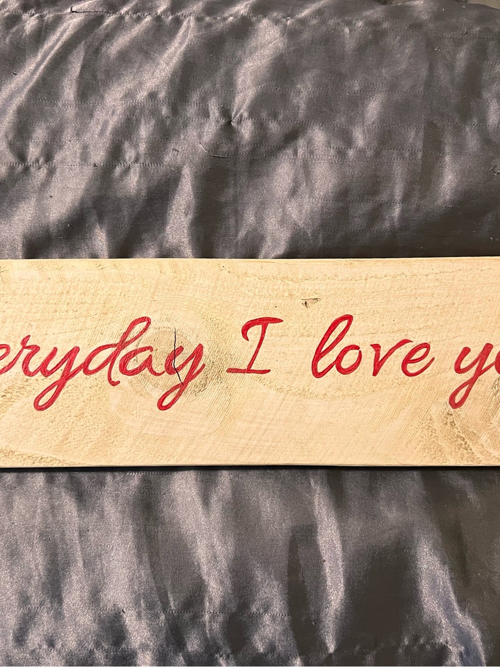 Handcrafted Wooden Wall Sign "I love you" in Red
